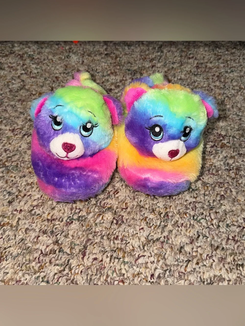 Girls size XS size 11-12 Build-A-Bear Rainbow Tie-Dye Plush Slippers